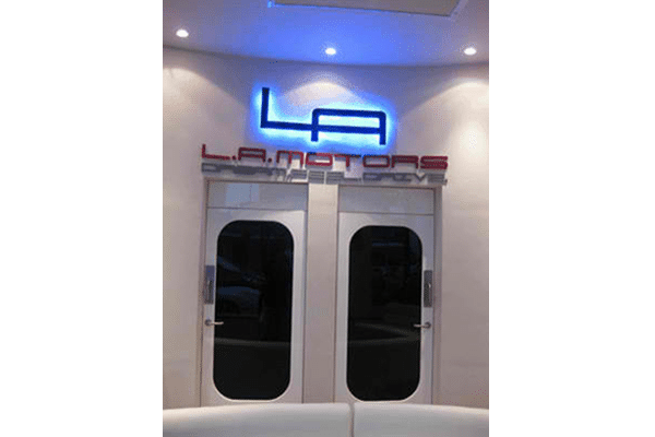 השלט - L.a. Motors